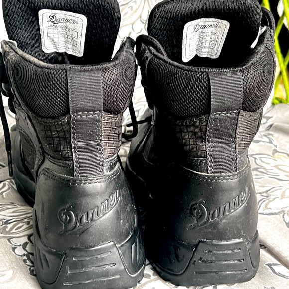 *Like New Danner Kinetic 8” Black Hiking Boots. Size 6, they run a tad small. - Picture 9 of 9